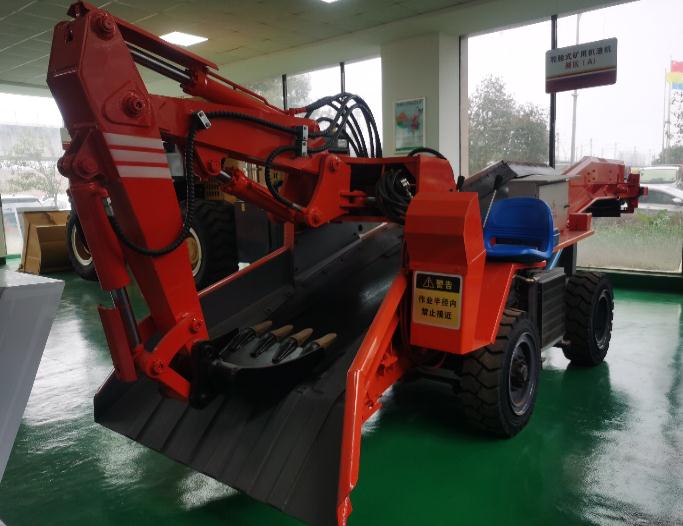 跟著帥龍機電一起看看輪式扒渣機設備的功能和用途！