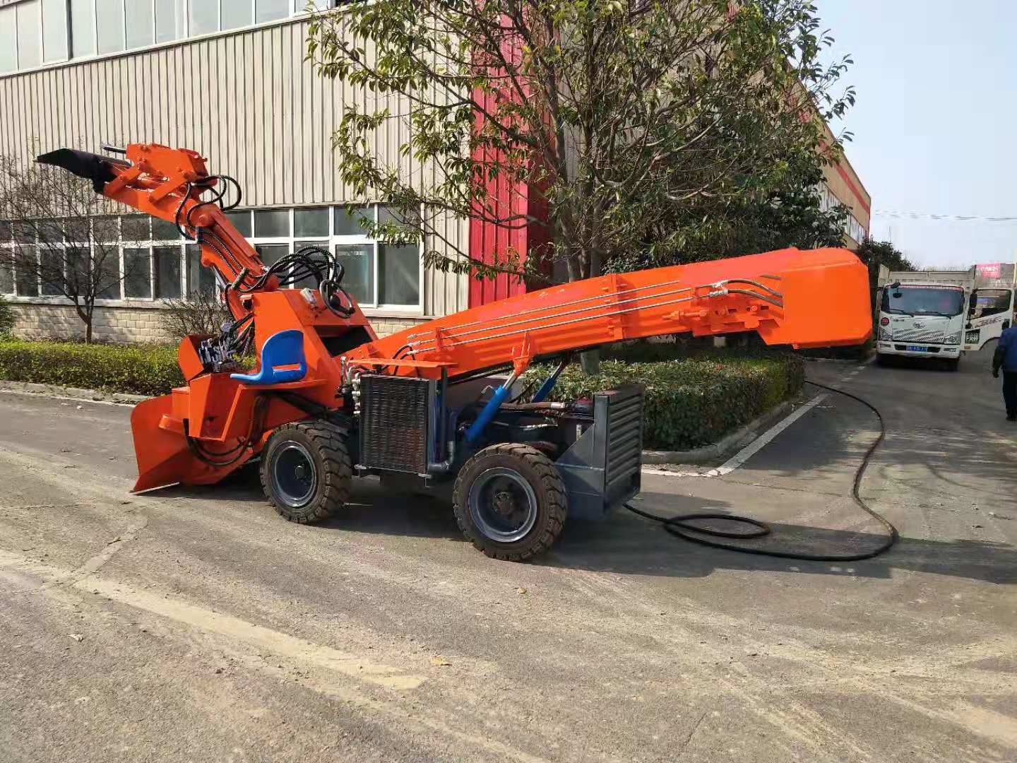 扒渣機運到工地后應該注意什么？