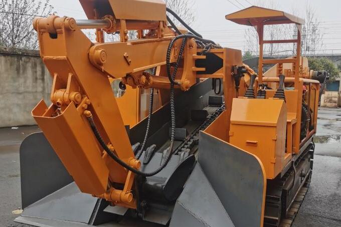 履帶扒渣機(jī)有什么優(yōu)勢(shì)呢？