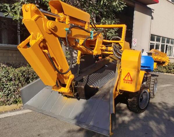 輪式扒渣機中的輸送帶該怎么保養(yǎng)呢？